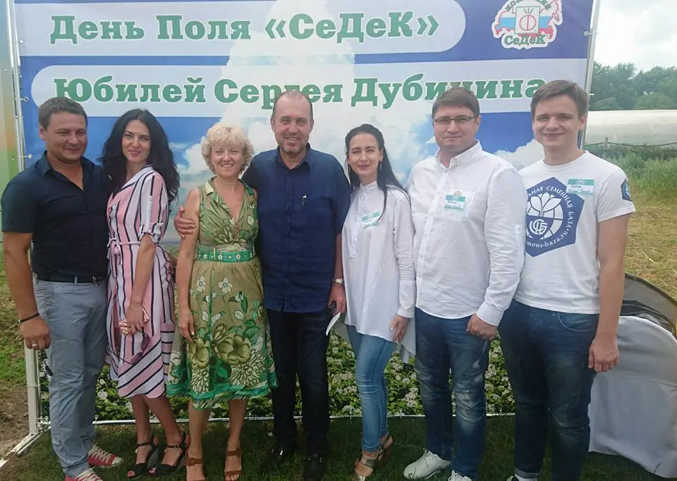 Руководство "СЕМЕНА-БАЗА.РФ" на дне поля компании "СеДеК" Руководство "СЕМЕНА-БАЗА.РФ" на дне поля компании "СеДеК"