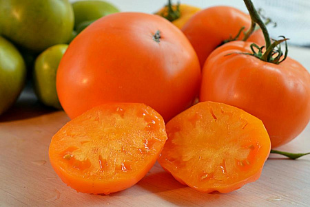 Какие томаты полезней, красные или оранжевые?